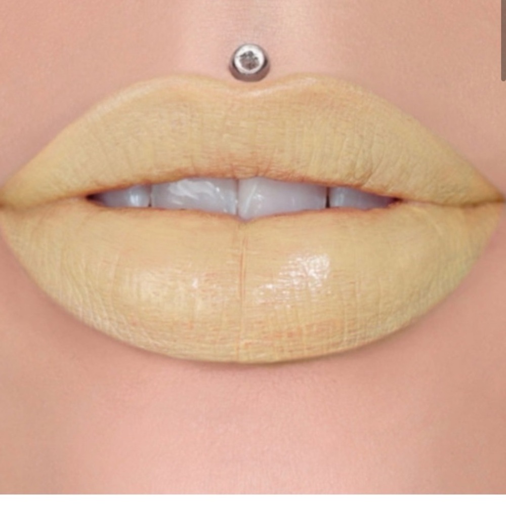 Easter Sunday Jeffree Star velvet trap lipstick